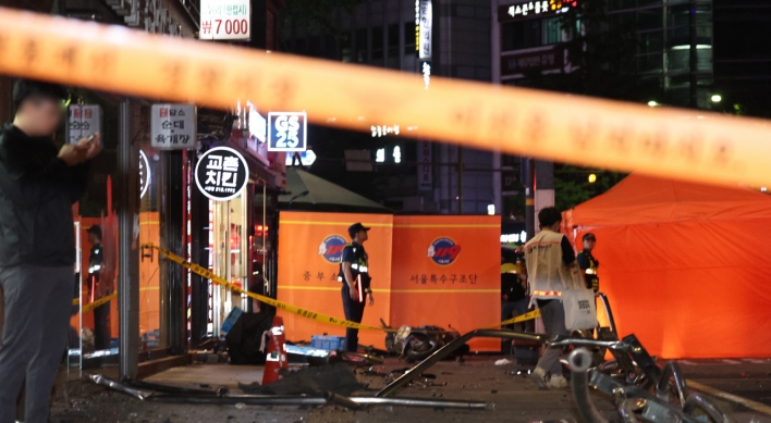 Yoon calls for swift response to central Seoul accident
