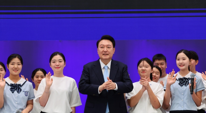 Yoon promises incentives for companies hiring NK defectors