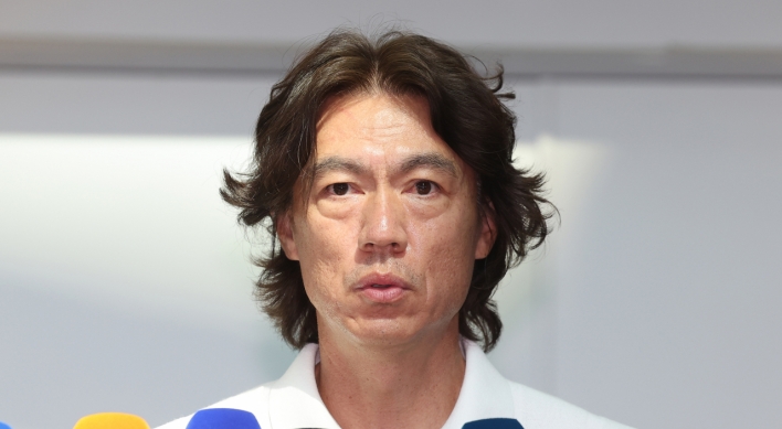 Natl. football coach Hong Myung-bo asks for fans' support, looks to build distinct culture