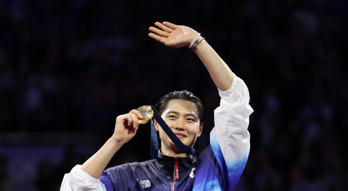 Oh Sang-uk wins gold in men's individual sabre fencing