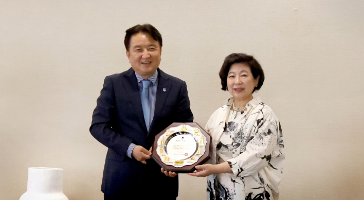 [Photo News] Hyundai Group chair named honorary governor