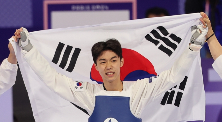 Park Tae-joon wins gold medal in men's taekwondo