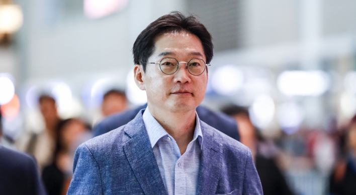 Yoon restores ex-governor's political rights, pardons Park's aides