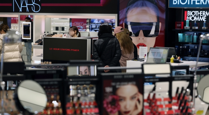 Per-customer spending at duty-free shops hits 5-year low