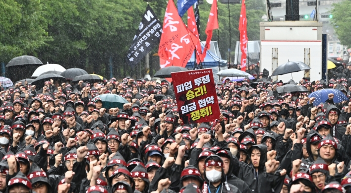 Samsung, labor union likely to resume wage talks in early October