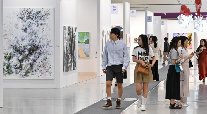 Frieze, Kiaf Seoul starts off on cautious mode