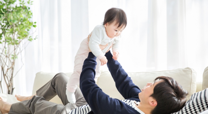 More dads taking paternity leave while fewer Koreans get married