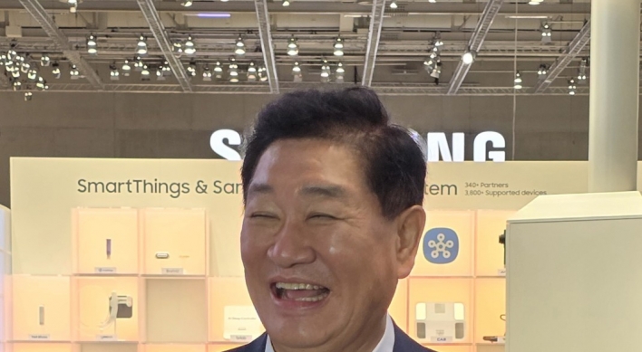 [2024 IFA] Samsung CEO weighs in with AI connectivity to take on rivals at IFA