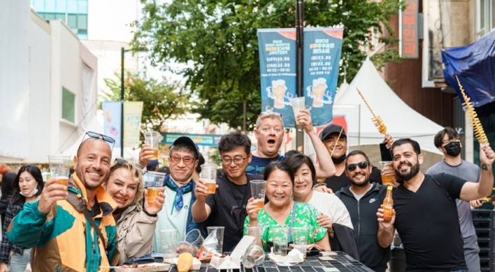 [Reporter’s Notebook] Why are so many districts in Seoul hopped up on beer fests?