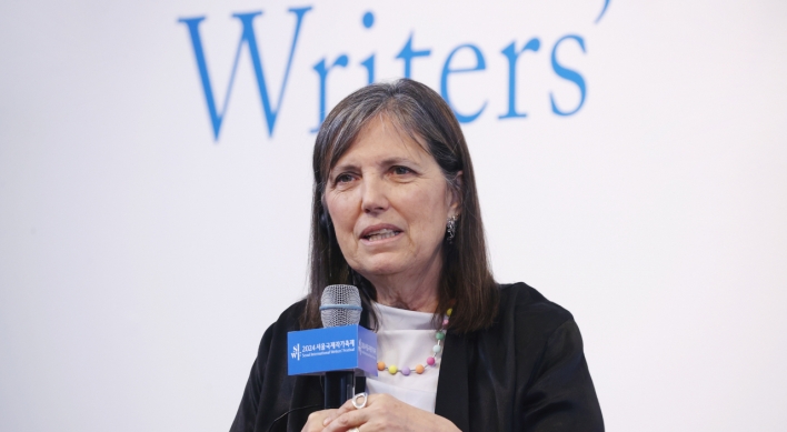 Claudia Pineiro on literature as mirror reflecting society's shadows and struggles