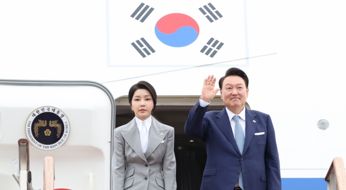 Yoon leaves for Prague to cement nuclear energy push