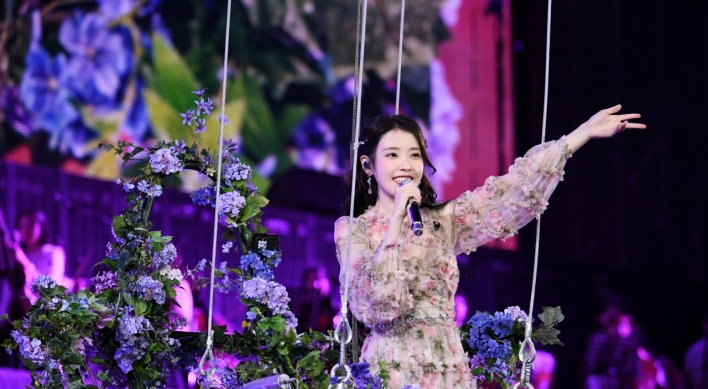 [Herald Review] IU wraps up 1st world tour 'HEREH' at Seoul World Cup Stadium