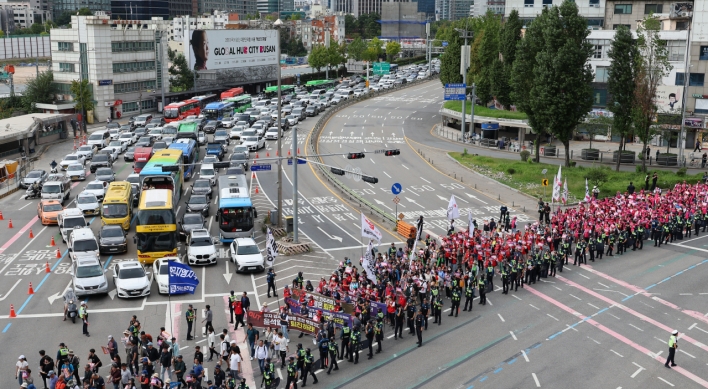 Thousands rally in Seoul to call for Yoon resignation