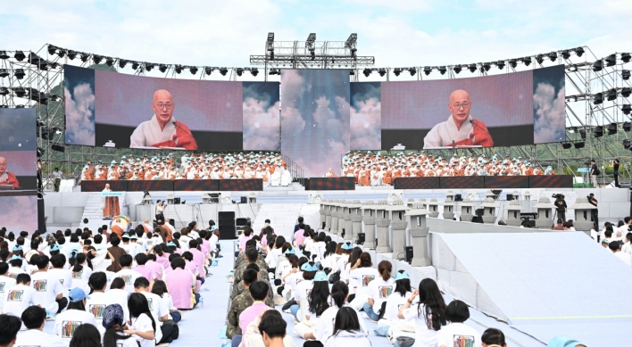 Meditation brings calm to Gwanghwamun