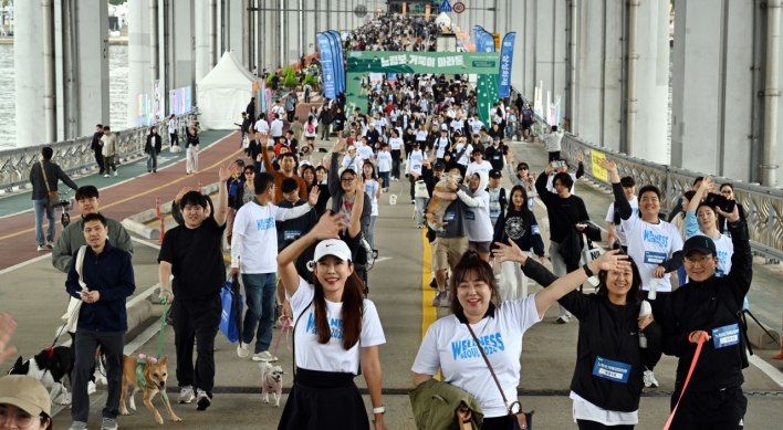 Mutts strut alongside dog-loving Seoulites