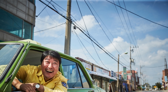 [History through films] ‘A Taxi Driver’: Simple-hearted man’s adventurous ride to Gwangju Democratic Uprising