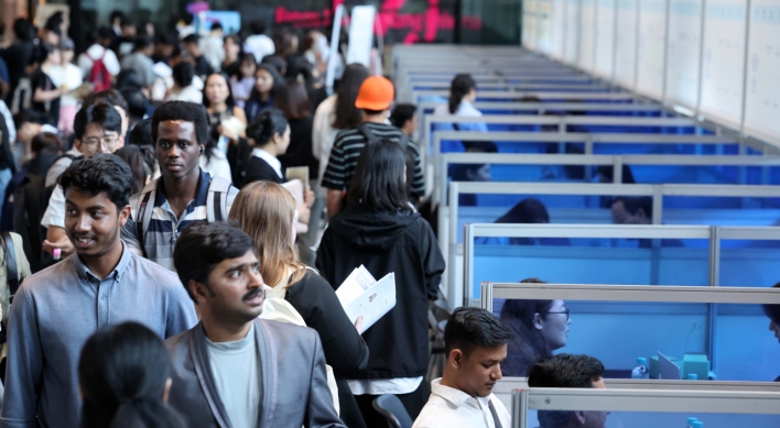 '8 out of 10 foreign students willing to work in Korea'