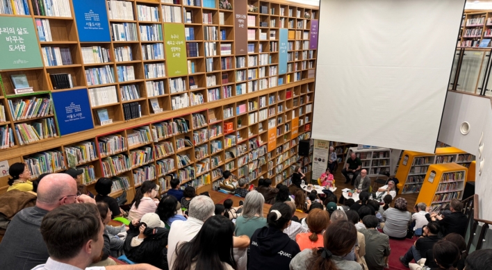 Books open doors to adventures around the world: Seoul Outdoor Library