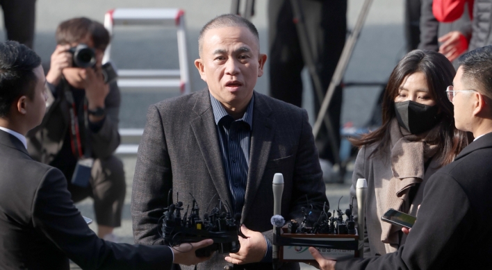 Prosecutors target key man in presidential couple's political drama