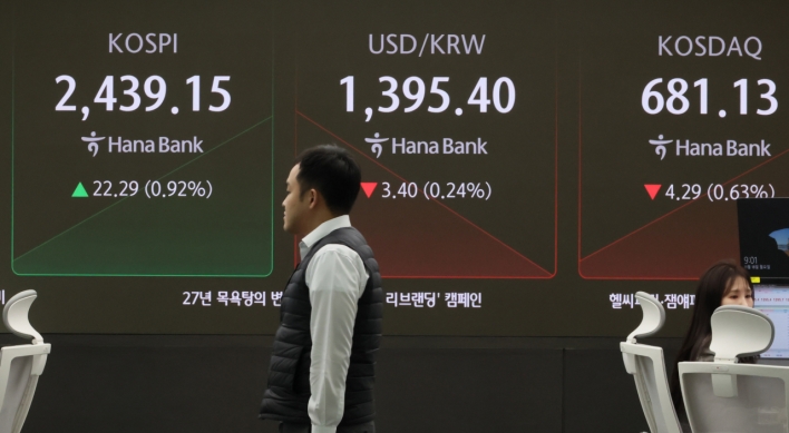 Seoul shares open higher on large-cap gains