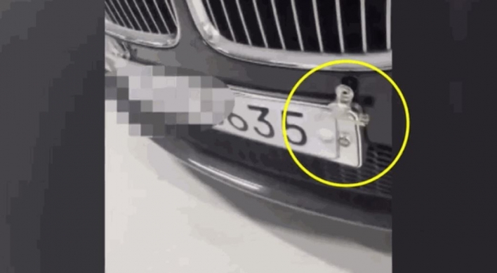 Car owner uses fake license plate, possibly to dodge parking fees