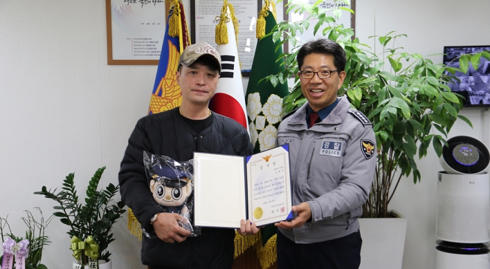 Man awarded for saving Suneung test-taker