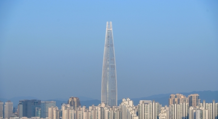 Lotte Group to provide Lotte World Tower as collateral for Lotte Chemical amid liquidity woes