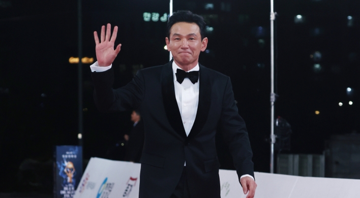 '12.12: The Day' wins big at 45th Blue Dragon Film Awards