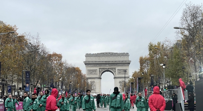 ‘Red Light, Green Light’: Doll from 'Squid Game' brings Paris to standstill