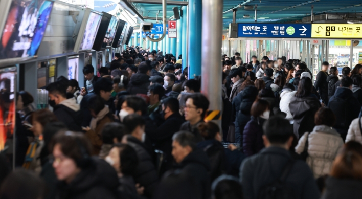 Last-minute agreement averts Seoul subway strike