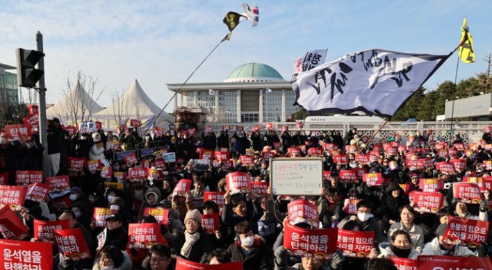 Protesters offered prepaid coffees, snacks as support pours in from faraway