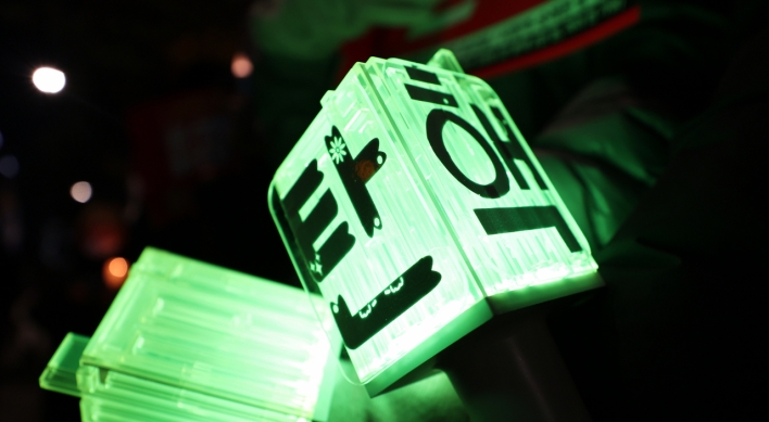 K-pop glow sticks light up online secondhand market