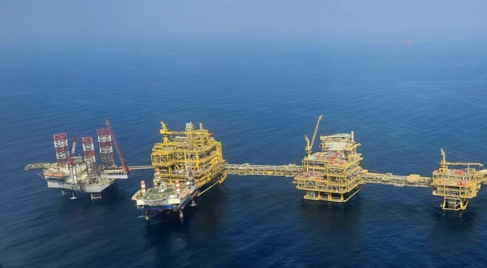 Hanwha Ocean's fixed platfrom achieves early oil production