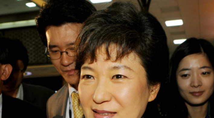 Park keeps lead in opinion polls of presidential hopefuls
