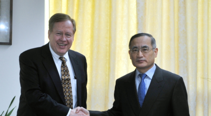 U.S. envoy implies discussing aid to N. Korea
