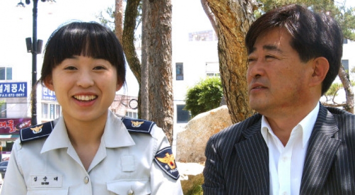Daughter follows father’s footsteps, joins police force