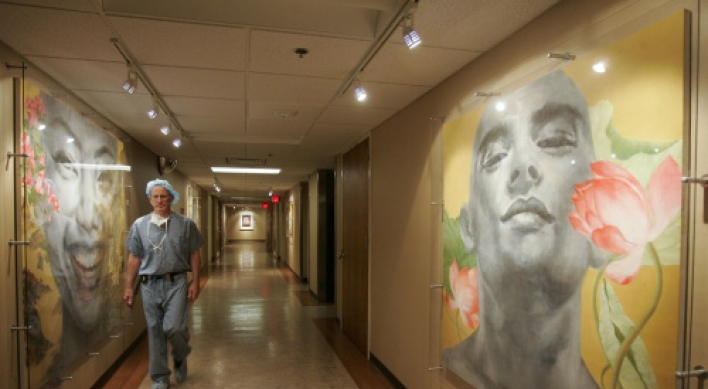U.S. hospital puts healing power of art to work