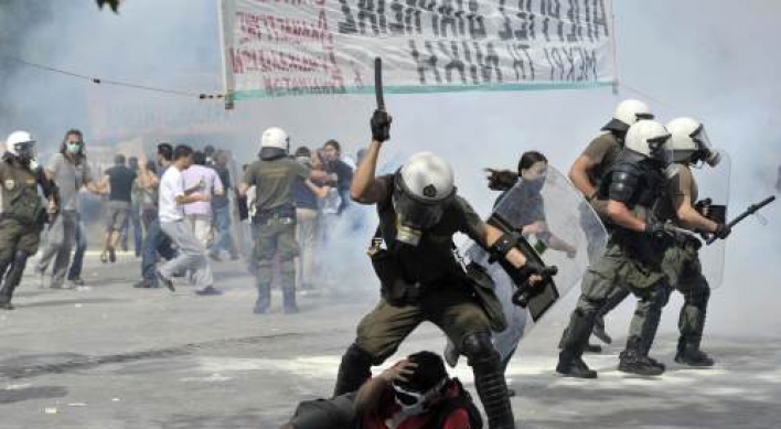Greek riots, chaos hammer markets
