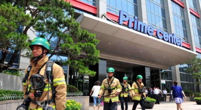 Shaking shopping mall evacuated