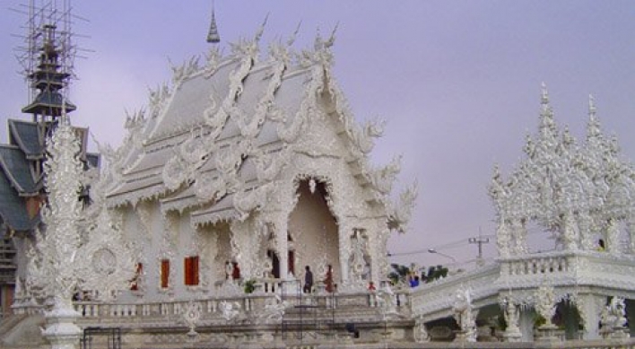 ‘White Taj Mahal’ of Thailand lures tourists