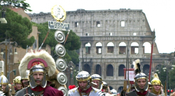 Crackdown on gladiator impersonators in Rome
