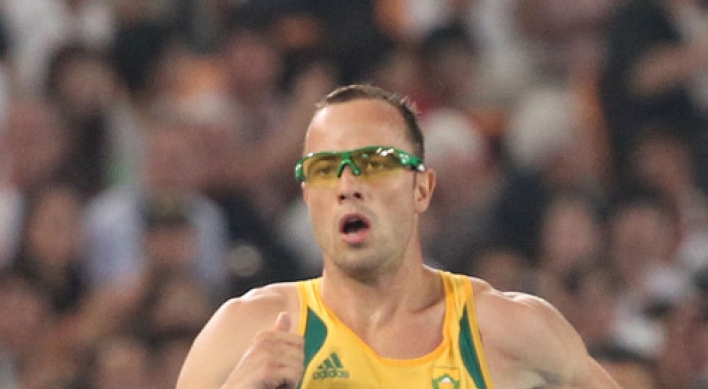 Amputee runner Pistorius misses 400-meter final