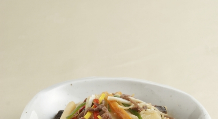 Gungjung-tteokbokki (Rice cake pasta with vegetables, royal style)