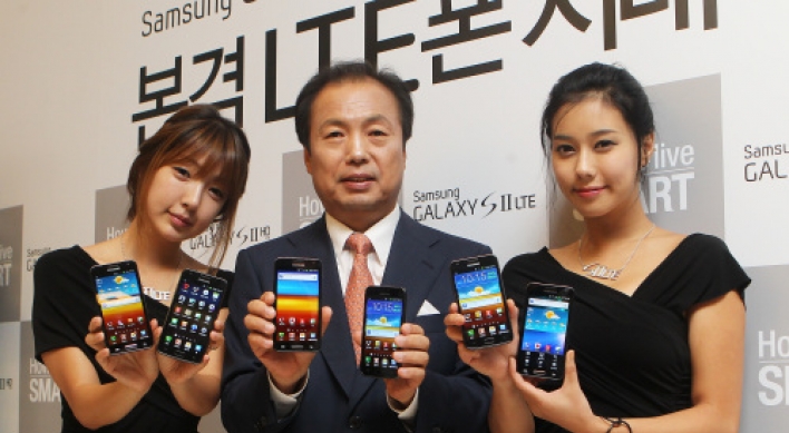 Samsung out to boost software to fight rivals