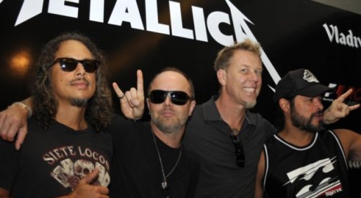 Indian fans run riot as Metallica axes gig