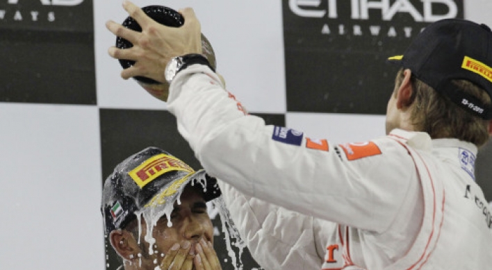 Hamilton wins Abu Dhabi GP