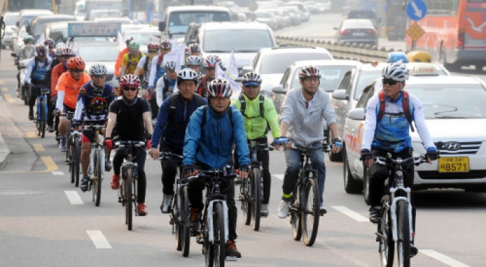 More Koreans taking to two-wheels