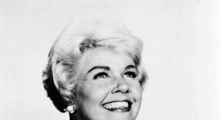 Doris Day sings out for first time in 17 years