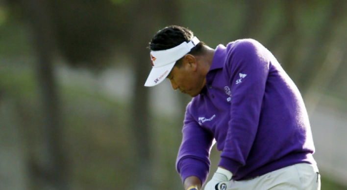 Choi has 3-shot lead over Woods, Stricker