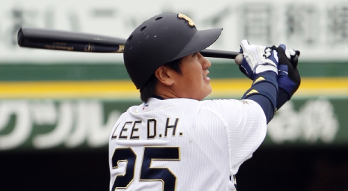 Lee hits first homer of spring